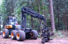 Maszyny w lesie