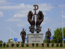 Odsłonięcie pomnika w hołdzie Ofiarom Obławy Augustowskiej z 1945 roku